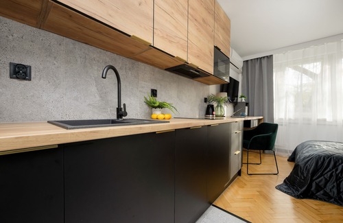 Okecie Apartamento | Black & Wooden Apartment by Renters