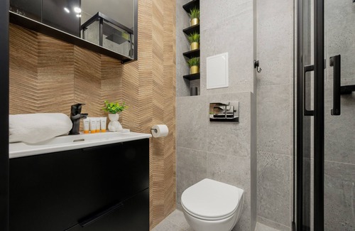 Okecie Apartamento | Black & Wooden Apartment by Renters