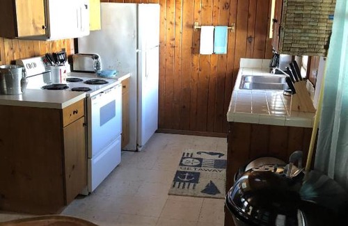 Kitty Hawk Casa | BlackBeard's Retreat - Historic and Pet Friendly cottage