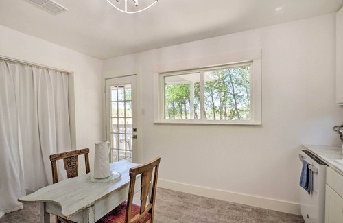Salado Cabaña | 'Blackberry Roost' Home ~ 4 Mi to Downtown Salado