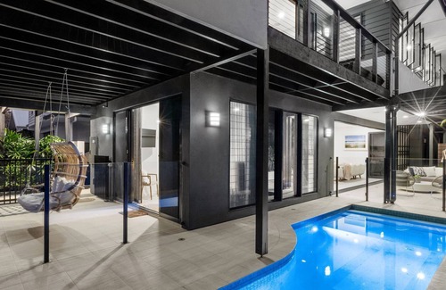 Casuarina Casa | Blackcomb- High end Beachfront holiday home