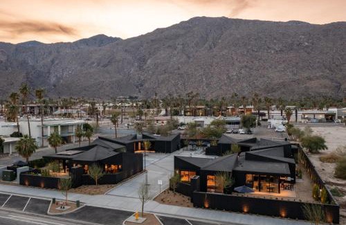 Downtown Palm Springs Hotel | Blackhaus Suites by AvantStay Modern Comfort in Downtown Palm Springs