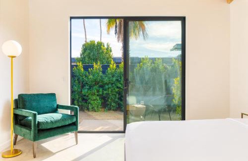 Downtown Palm Springs Hotel | Blackhaus Suites by AvantStay Modern Comfort in Downtown Palm Springs