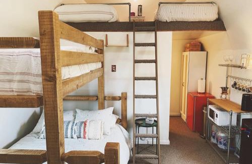 Livingston Apartamento | Blackhawks Nest