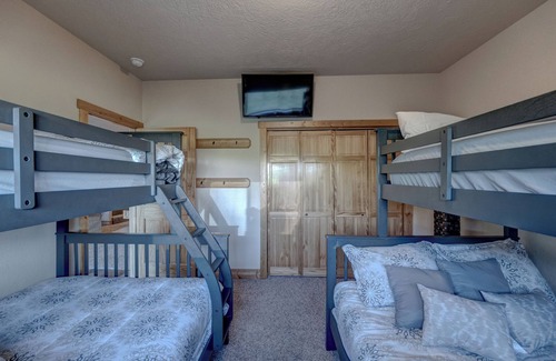 Lead Chalet De Esquí | Blackmoon 3 BR Chalet at Terry Peak with Outdoor Hot Tub - Sleeps 16