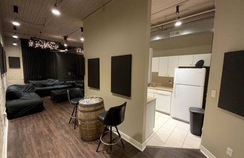 Old Market Apartamento | Blackout Themed Residence in the Prime Heart of Omaha’s Old Market!
