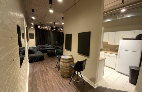 Old Market Apartamento | Blackout Themed Residence in the Prime Heart of Omaha’s Old Market!