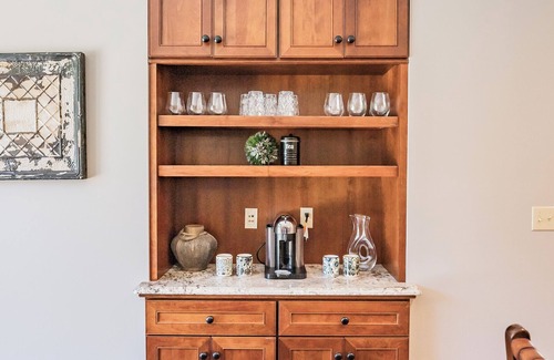 Niles Casa | Blacksmith Lodge: Elegance & Charm on The Morris Estate Niles, Michigan