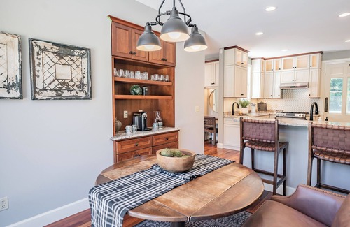 Niles Casa | Blacksmith Lodge: Elegance & Charm on The Morris Estate Niles, Michigan