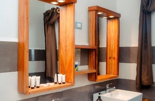 Uroa Hotel | Blackstone Beach Resort