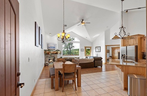 Somers Cabina | Blacktail Retreat | Close to Skiing & Glacier Park