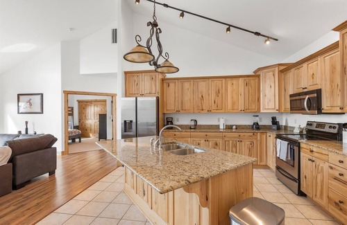 Somers Cabina | Blacktail Retreat | Close to Skiing & Glacier Park
