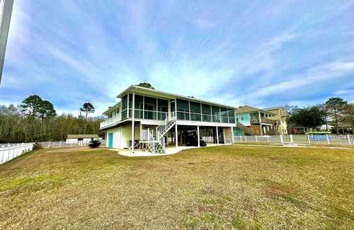 Harold Casa | Blackwater Bay Bungalow - Pet friendly waterfront home!