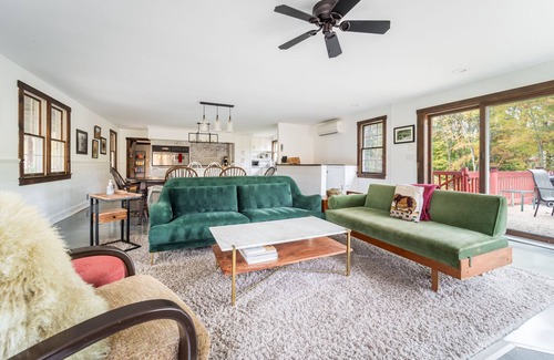 Woodbury Casa | Blackwoods Old Country Home 5 Bedroom Home by RedAwning
