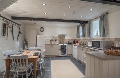 Newcastle Emlyn Casa | Blaenfforest Granary Newcastle Emlyn