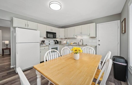 O'Fallon Casa | Blair's House in O'Fallon 3 Bed 1.5 Bath Game Room