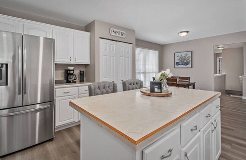 St. Charles Casa | Blair's House in St. Charles - Long Stays Welcome