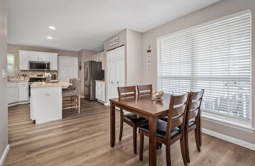 St. Charles Casa | Blair's House in St. Charles - Long Stays Welcome
