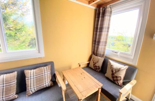 Kelty Cabina | Blair Tiny House with Private Hot Tub - Fife - Loch Leven - Lomond Hills