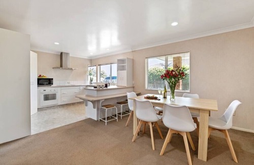 Mount Maunganui Casa | Blake Park Beach House