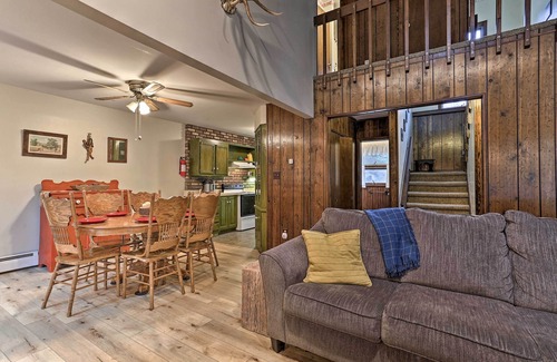 Briar Crest Woods Casa | Blakeslee Hideaway w/ Lake Access: 3 Mi to Ski!