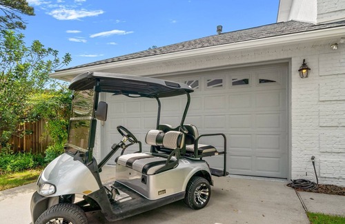 Avalon Beach Estates Casa | Blanc Bao | Private Beach | Golf Cart | Tennis | Heated Pool