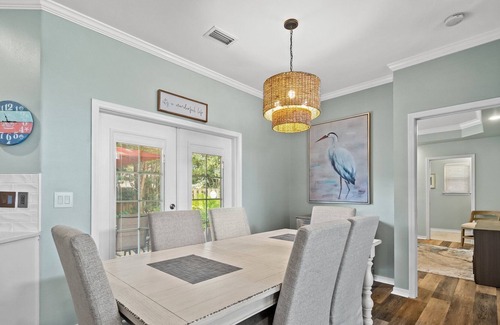 Avalon Beach Estates Casa | Blanc Bao | Private Beach | Golf Cart | Tennis | Heated Pool