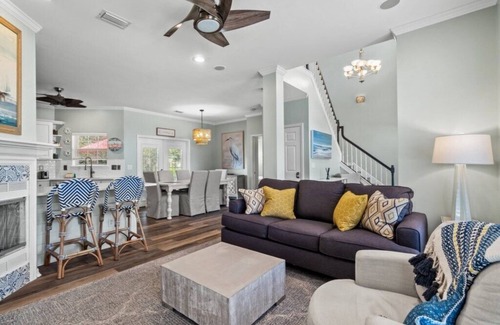 Avalon Beach Estates Casa | Blanc Bao with Tennis and Large Pool