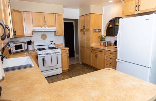 Alamosa Casa | Blanca Vista Escape-2 Minutes from Alamosa *Free Hot Springs Admission Included*