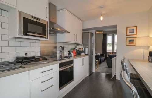 Marybank Cabaña | BLANTYRE COTTAGE, pet friendly, with a garden in Muir Of Ord