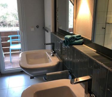 Mainstockheim Casa | Blaues Zimmer, -keine Wohnung, keine Küche-mit grossem Balkon, Bad ist ein Traum, nur 50 Schritte zum Radweg am Main