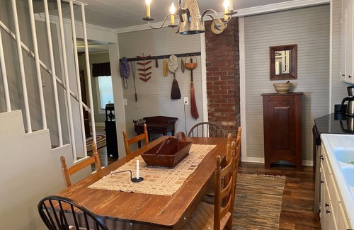 Dobson Cabaña | Bledsoe’s River Inn. Cottage in the heart of wine country near Mtns. & Mayberry
