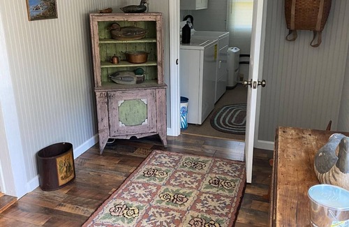 Dobson Cabaña | Bledsoe’s River Inn. Cottage in the heart of wine country near Mtns. & Mayberry