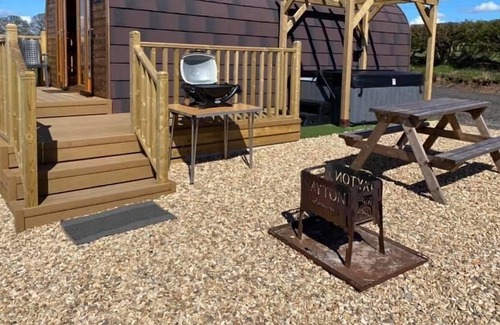 Hayton Cabina | Blencathra Pod, Hayton near Hadrian's Wall with hot tub