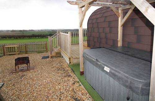 Hayton Cabina | Blencathra Pod, Hayton near Hadrian's Wall with hot tub