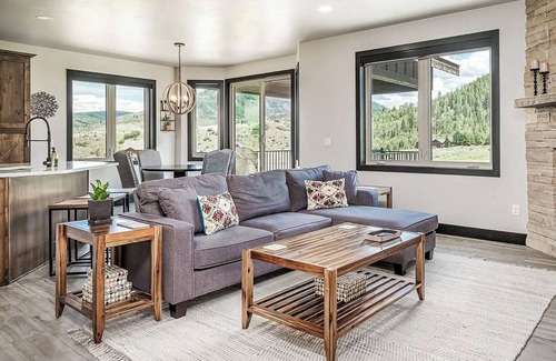 Oak Creek Casa | Blend of luxury and style in this brand new 4-bedroom rental home.