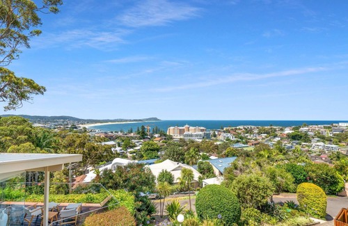 Terrigal Casa | “Blending Style & Luxury” – Ocean views and close to beach