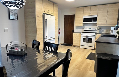 Norwalk Casa | 3 BR/2 BA house in charming Norwalk King Master w/Ensuite/Washer & Dryer/DW