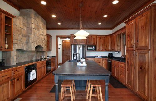 Dandridge Casa | Blessed Getaway Hot Tub Theater LakeView GAMES