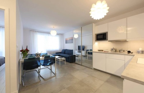 West Pomeranian Voivodeship Apartamento | Apartamento Blizej Morza 14/17 con dormitorio y balcón.