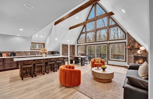 Jim Thorpe Chalet De Esquí | Bliss A-Frame, Heated Pool AxeThrow Sundeck Sauna HotTub FirePit