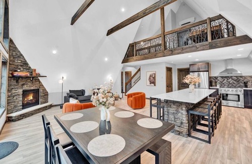 Jim Thorpe Chalet De Esquí | Bliss A-Frame, Heated Pool AxeThrow Sundeck Sauna HotTub FirePit