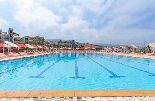 Batroun Apartamento | Bliss Aqua 10 - One BR Chalet at Aqualand Resort in Batroun