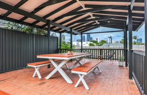 Broadbeach Waters Casa | Bliss At Broadbeach - Large canal facing property