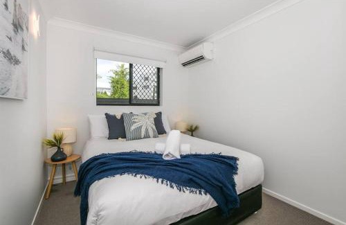 Broadbeach Waters Casa | Bliss At Broadbeach - Large canal facing property