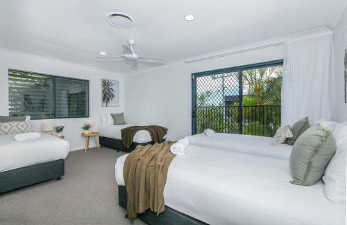 Broadbeach Waters Casa | Bliss At Broadbeach - Large canal facing property