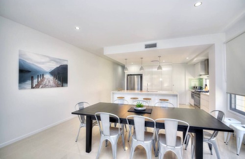 Surfers Paradise Villa | Bliss On Paradise Island