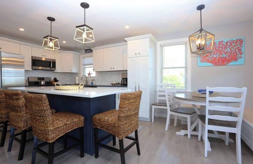 Sandwich Casa | Bliss By the Beach - Contemporary Beach House