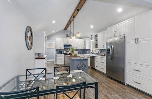 Batavia Casa | Bliss in Batavia near the Fox River