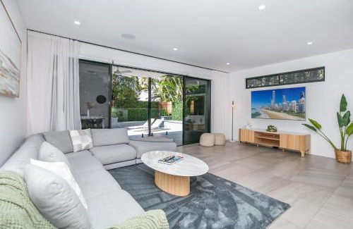 Surfers Paradise Villa | Bliss On The Island - Indulgence at it's best!